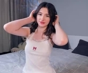 linistar is a 18 year old female webcam sex model.
