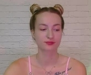 alice_sweet_01 is a 22 year old female webcam sex model.