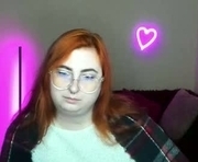 aliciaaared_kis is a 32 year old female webcam sex model.