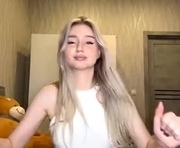 tinavaleri is a 20 year old female webcam sex model.