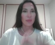 kariwari is a 27 year old female webcam sex model.