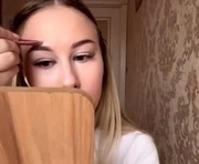 yolondaillovsky is a 18 year old female webcam sex model.