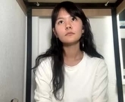 carolfreer is a 18 year old female webcam sex model.