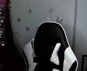 akanebellow is a 19 year old female webcam sex model.