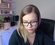 holly_bb95 is a 28 year old female webcam sex model.