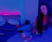 anthonelaa777 is a 19 year old female webcam sex model.