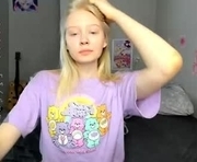 pocet_barbie is a 18 year old female webcam sex model.