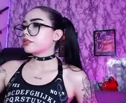 nicorobinn is a  year old female webcam sex model.