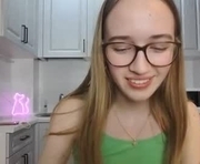 leslie_my_lovee is a 18 year old female webcam sex model.