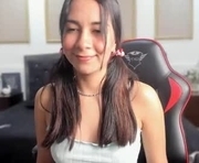 lyzzi_smith01 is a 21 year old female webcam sex model.