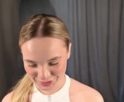 _florence_wayne is a 18 year old female webcam sex model.