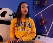 mullan_fox1 is a 25 year old female webcam sex model.