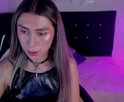 sara_davina is a 28 year old shemale webcam sex model.