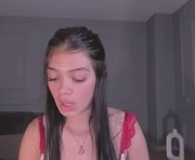 niamillerx is a 19 year old female webcam sex model.