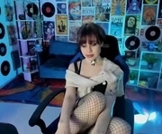 misapage is a 22 year old female webcam sex model.