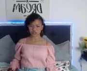 brhisney is a 18 year old female webcam sex model.