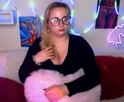 marrykiss33 is a  year old female webcam sex model.