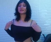 maivis_star is a 18 year old female webcam sex model.