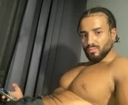 kingomzie is a  year old male webcam sex model.
