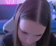 littlebby_di is a 18 year old female webcam sex model.