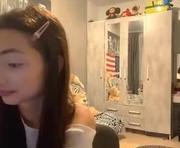 jeniseballen is a 18 year old female webcam sex model.