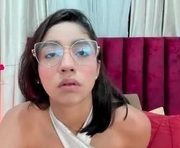ivyjhonss is a 19 year old female webcam sex model.