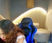 lirianne_thorne_r is a 20 year old female webcam sex model.