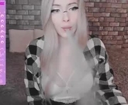 polly_wow is a 19 year old female webcam sex model.