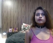 bella_betts is a 19 year old female webcam sex model.