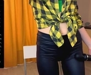 kellysonae is a 19 year old female webcam sex model.