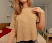 arieele is a 18 year old female webcam sex model.