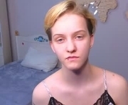 arlettefarabee is a 18 year old female webcam sex model.