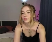emmyluu is a 18 year old female webcam sex model.
