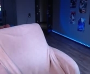 uminarin is a 20 year old female webcam sex model.