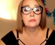 leadesire is a 44 year old female webcam sex model.