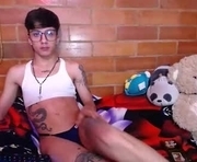 noah420sr is a  year old shemale webcam sex model.