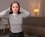 fannybardy is a 19 year old female webcam sex model.