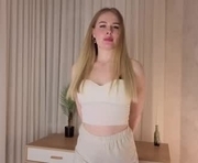 florenceherrick is a 18 year old female webcam sex model.