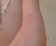 kiut_tiffanii is a 19 year old female webcam sex model.