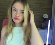 milanabalmain is a 19 year old female webcam sex model.