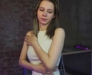 airsofi is a 18 year old female webcam sex model.