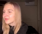 arabunyan is a 18 year old female webcam sex model.