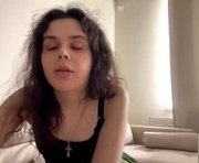 carolannheintz is a 18 year old female webcam sex model.