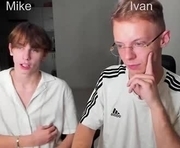 mike_ees is a 18 year old male webcam sex model.