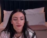 kellybajou is a 19 year old female webcam sex model.