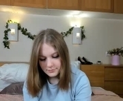 ooopsboobs is a 18 year old female webcam sex model.