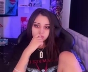 darkxin is a 19 year old female webcam sex model.