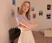 adelefrost is a 18 year old female webcam sex model.