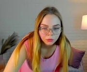 siya_sweet is a 19 year old female webcam sex model.