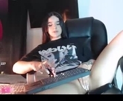 im_samara69 is a 18 year old female webcam sex model.